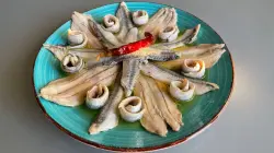 "صُنع في المغرب" على علب الأنشوفة الإسبانية تثير جدلا واسعا في الجارة الشمالية ومتجر "ميركادونا" يُوضّح